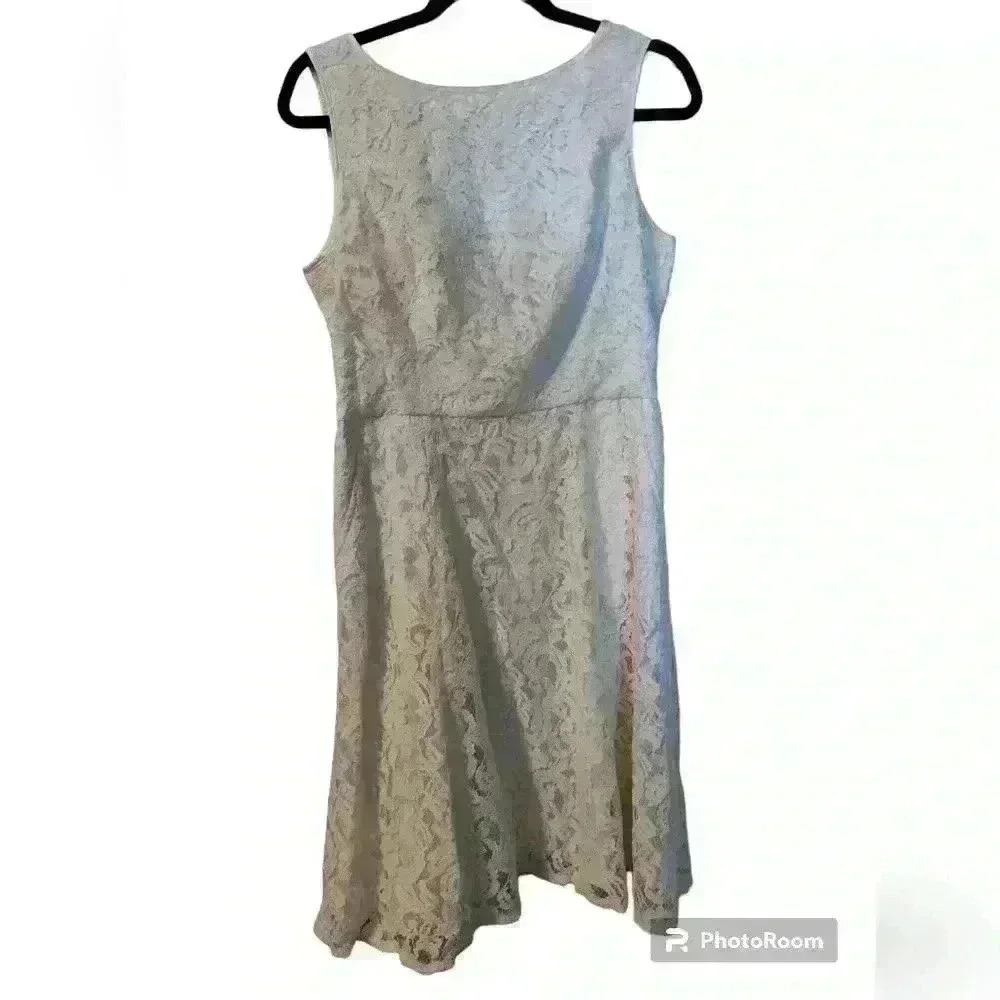 Adrienna Papell off white lace dress size 6 with pockets